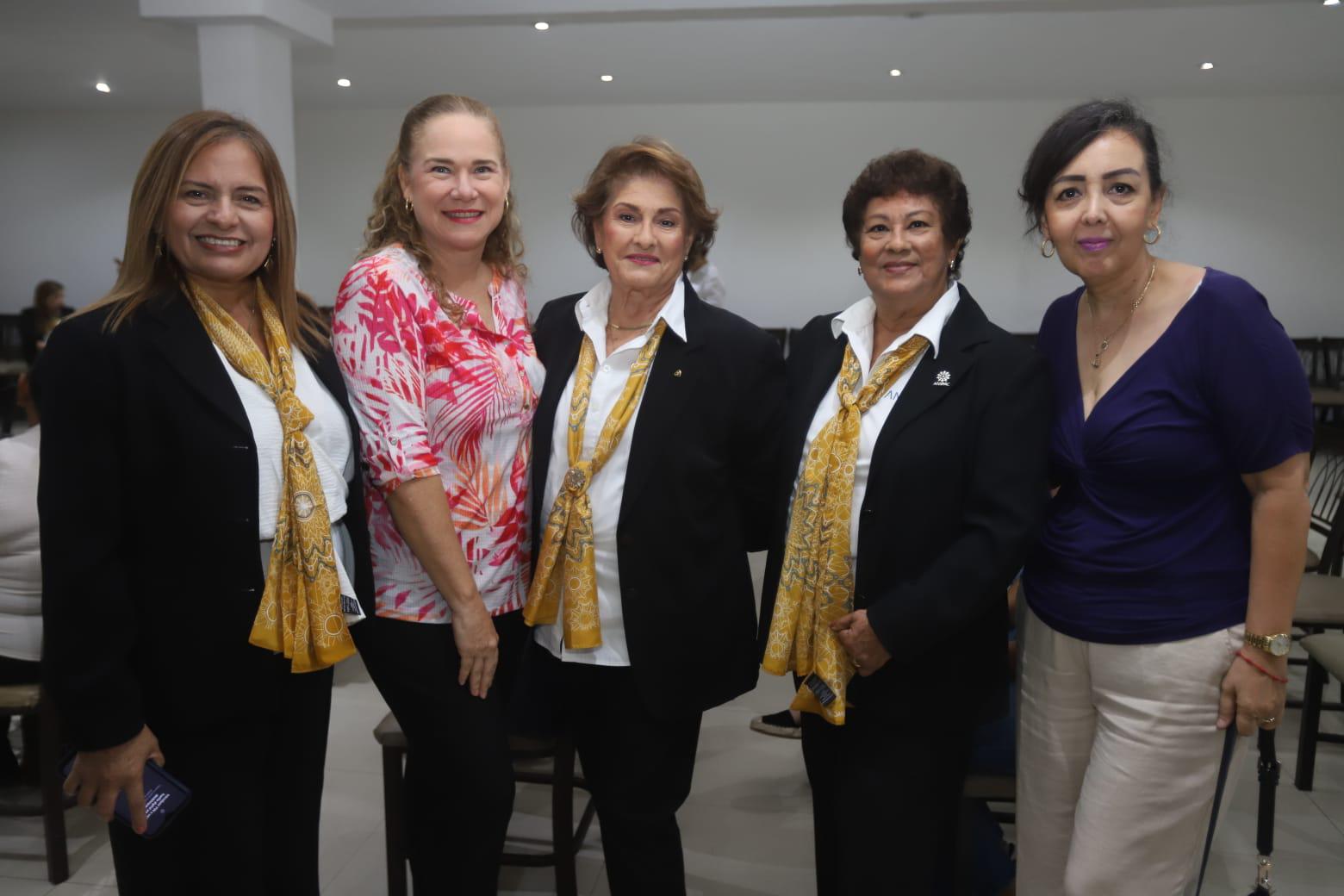 $!Liz Benítez, Magali Lizárraga, Coco Urrea de Valadés, Vicky Torres de Aguilar y Sara Soto.