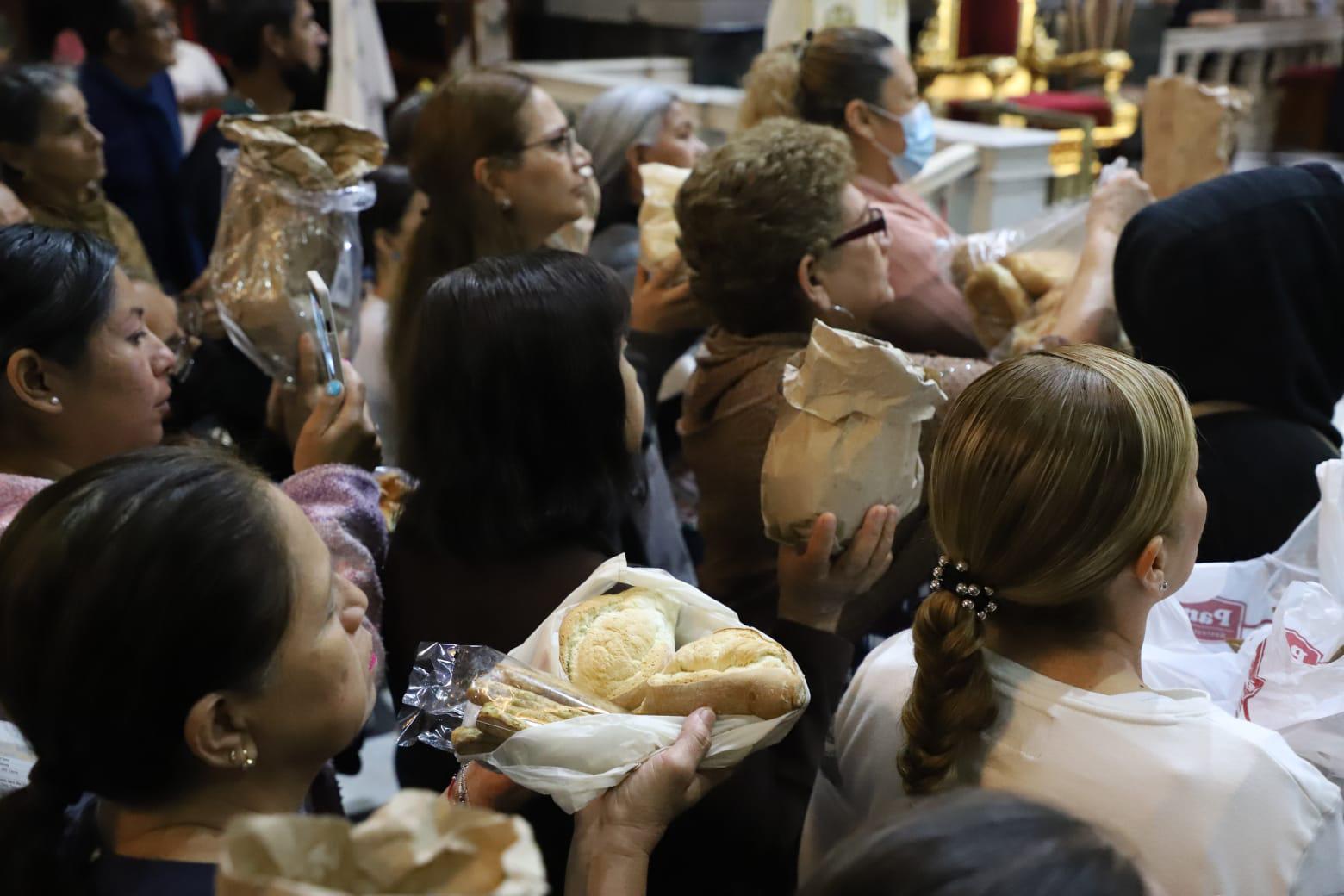 $!Celebra Obispo en Catedral de Mazatlán la Última Cena de Cristo