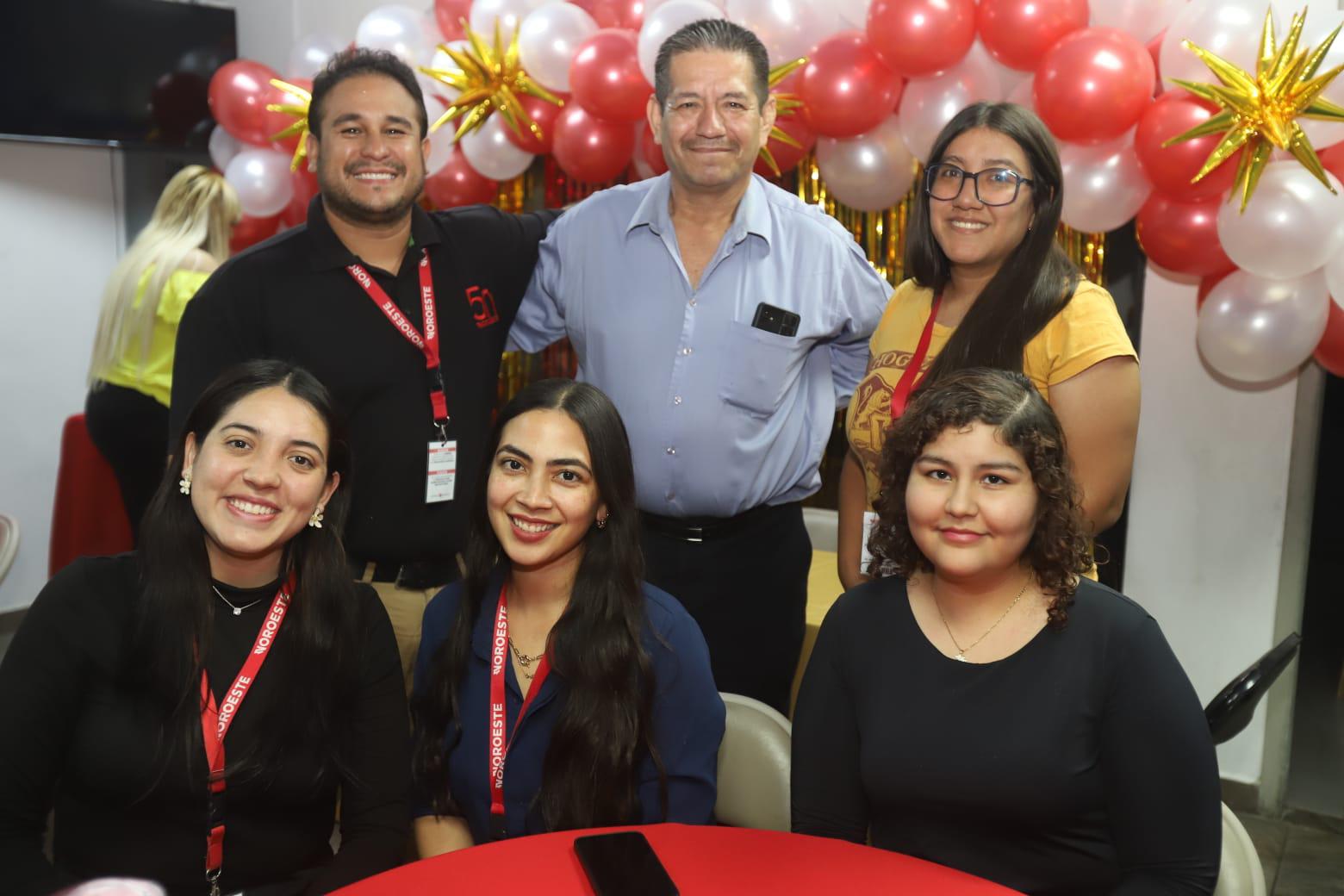 $!Manuel Serrano, Víctor Manuel, Dulce Aguilar, Alina Zataráin, Stefania Ponzo y Estefania López.