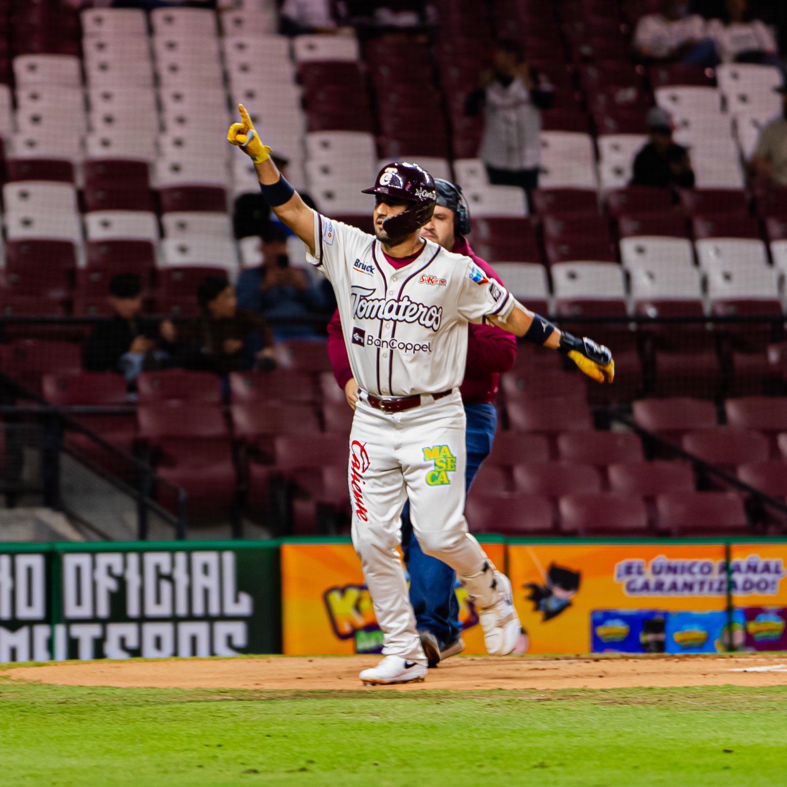 $!Tomateros de Culiacán barre a Mayos en duelo de cuadrangulares