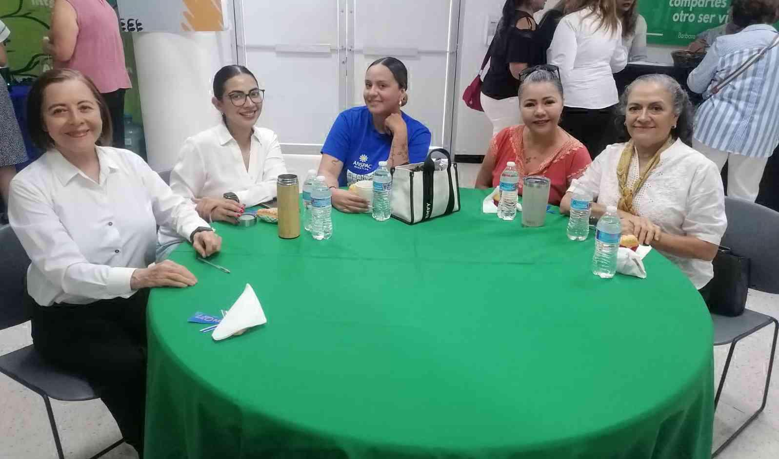 $!Las damas de las Unidades Datemex y Hotel Océano Palace durante la convivencia.