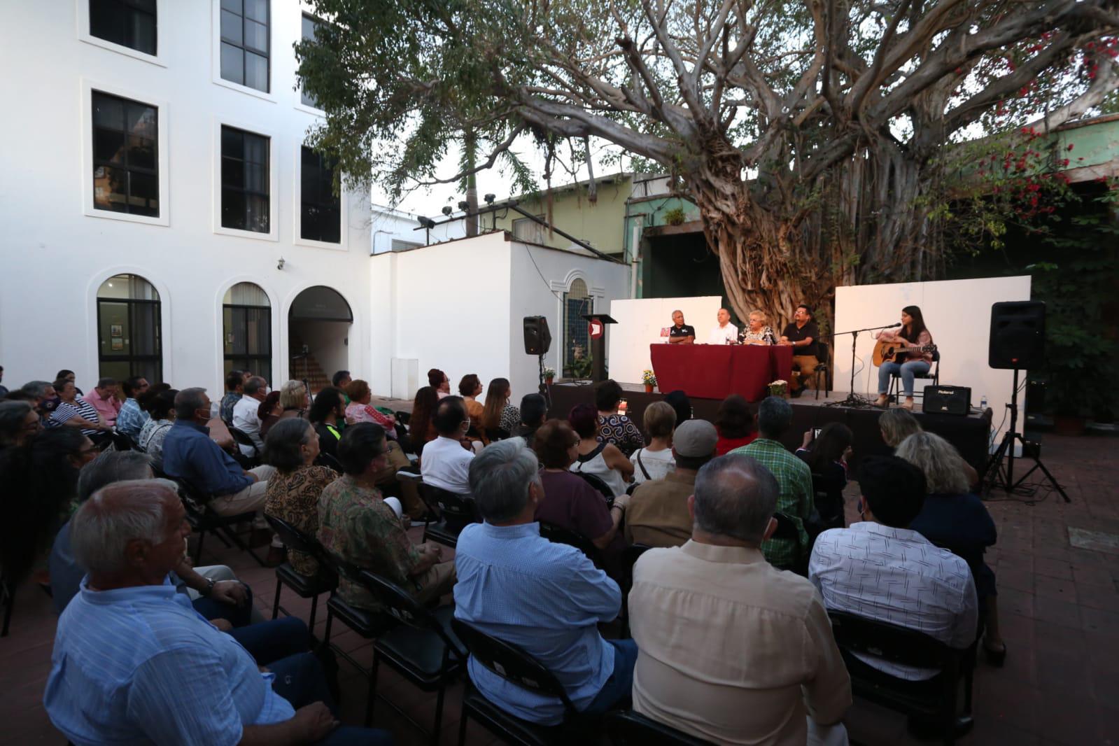 $!En el patio del recinto de la Venustiano Carranza se presentaron ambas muestras culturales.