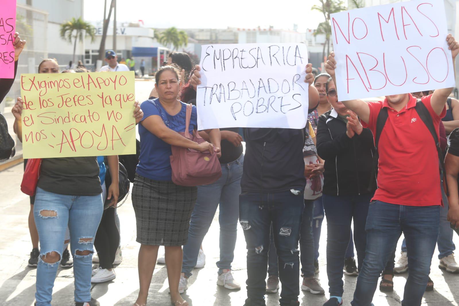 $!Protestan por utilidades trabajadores de atunera