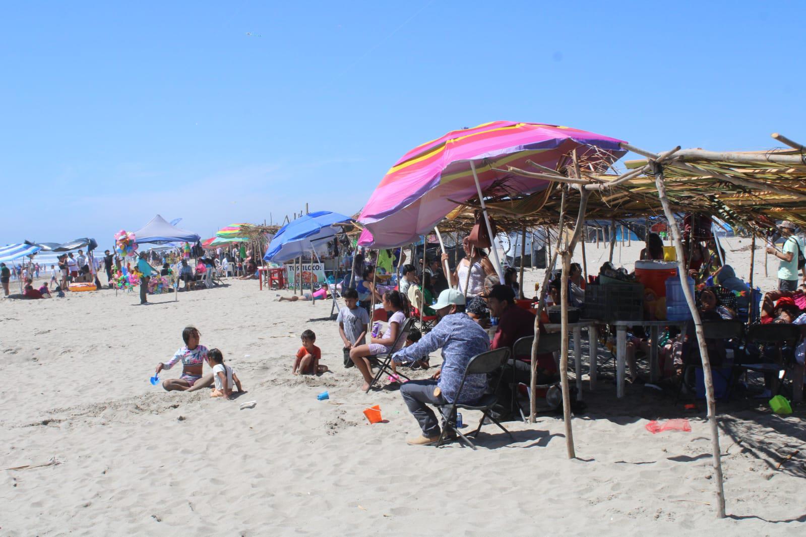 $!Reportan buena afluencia de visitantes a playas de Rosario