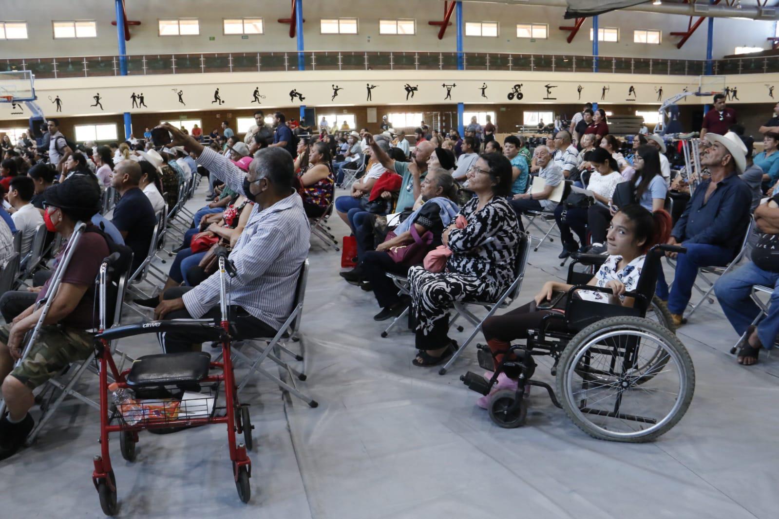 $!Entrega Gobierno de Sinaloa aparatos auditivos y apoyos de movilidad