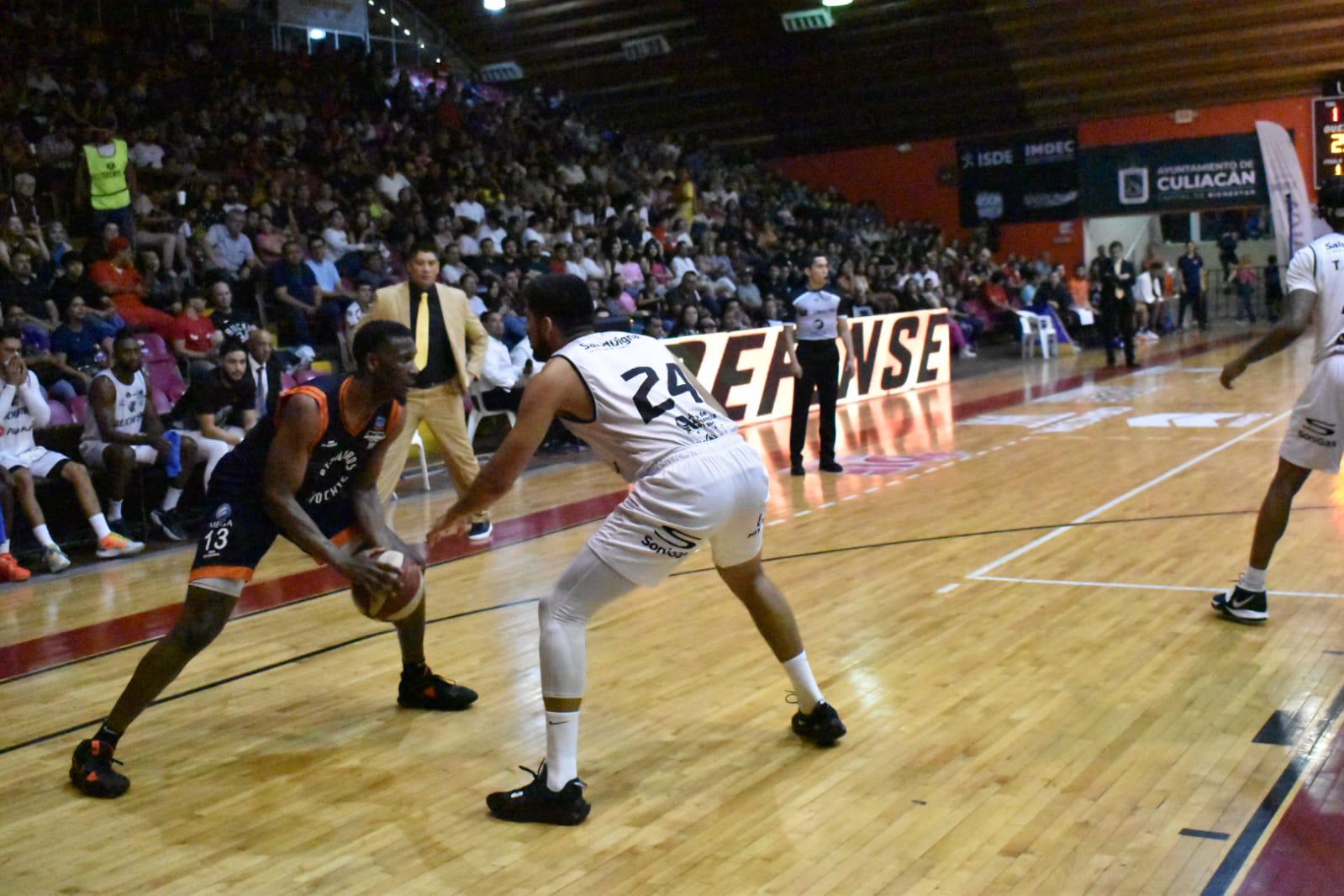 $!Caballeros de Culiacán pega primero en los playoffs