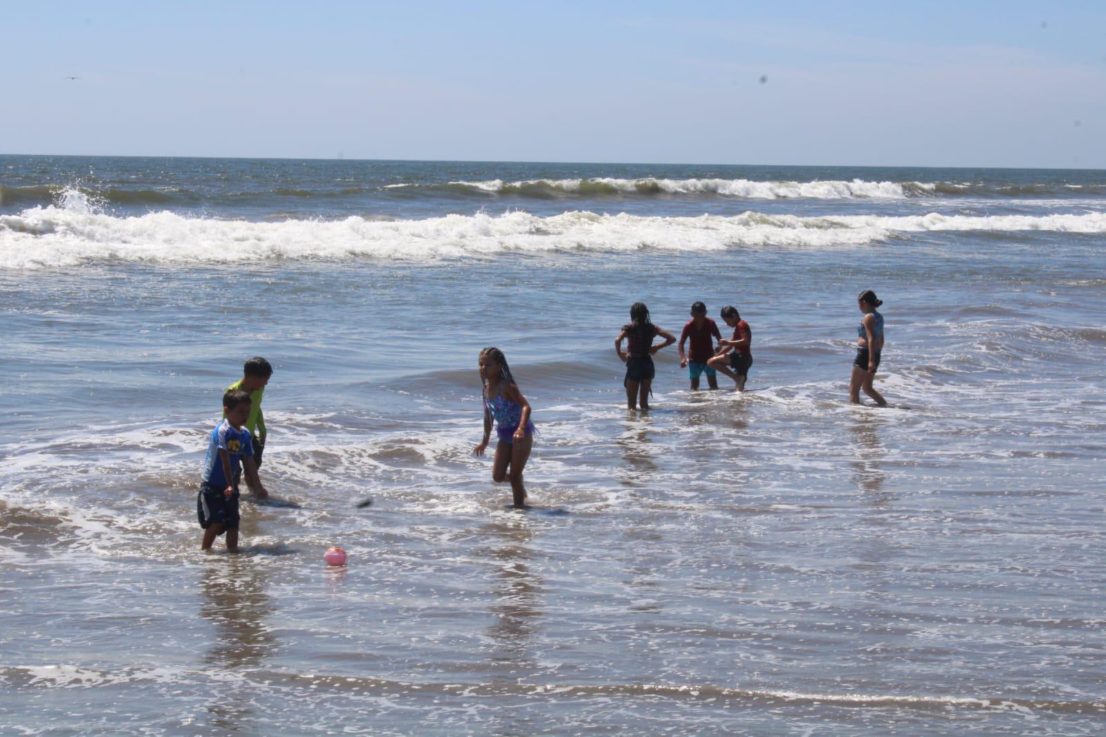 $!Reportan buena afluencia de visitantes a playas de Rosario