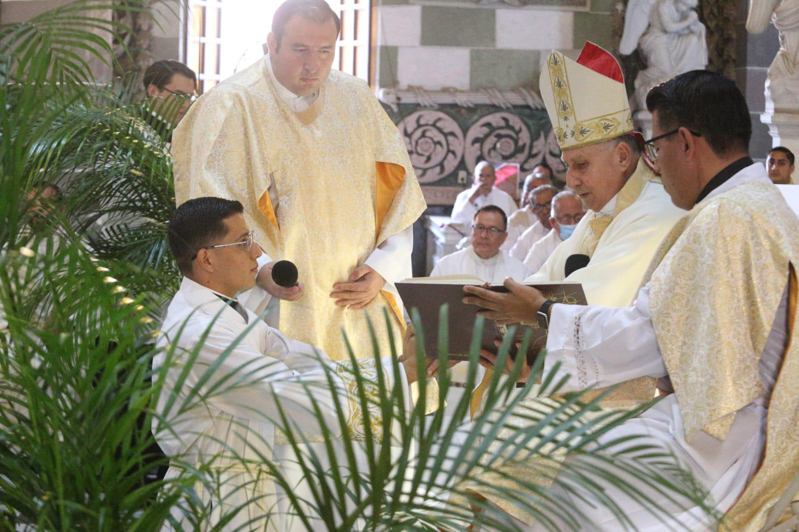 $!Sacerdotes del sur de Sinaloa renuevan su compromiso en Misa Crismal