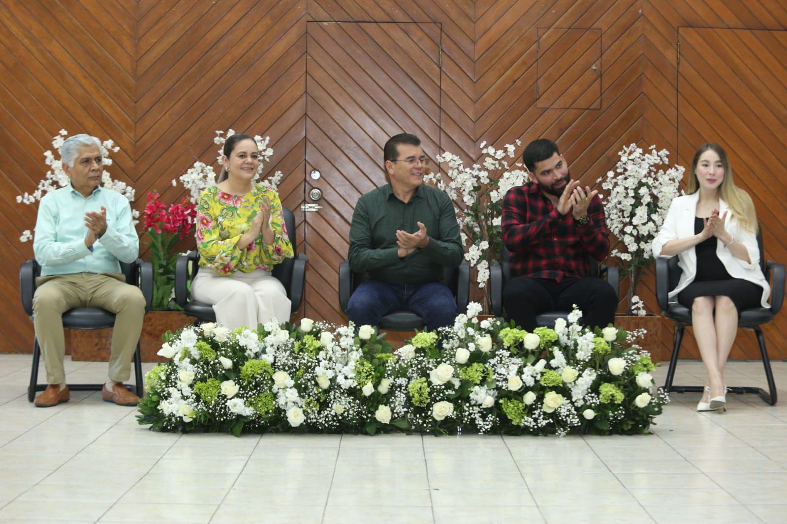 $!Trayectoria de José Luis Urquidy es reconocida por Ayuntamiento de Mazatlán