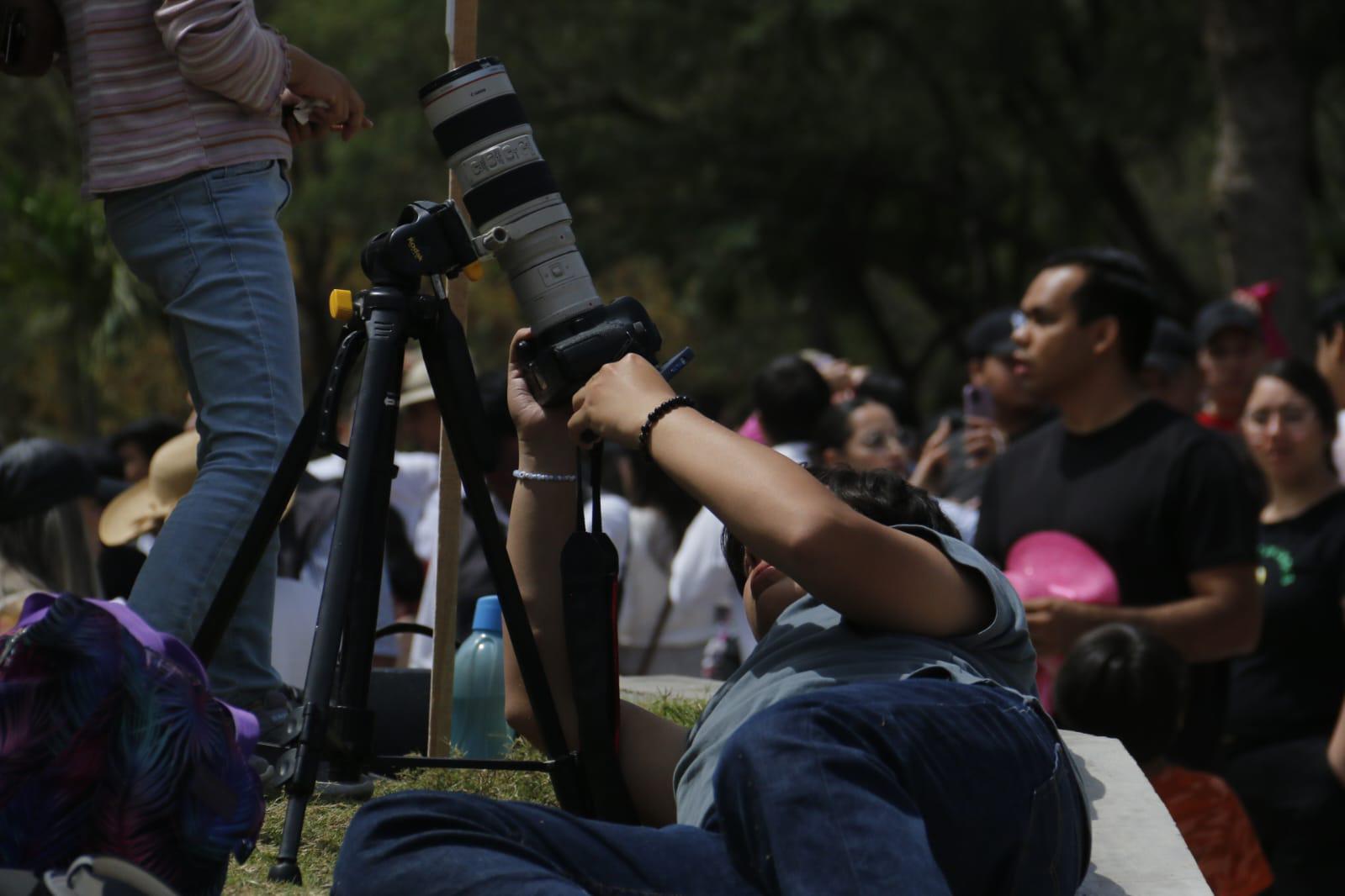 $!Entre gritos y aplausos recibe Culiacán al eclipse solar 2024
