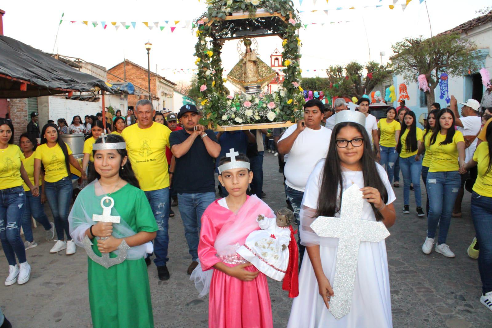 $!Viven con devoción peregrinación de la Virgen de la Candelaria en Matatán, Rosario