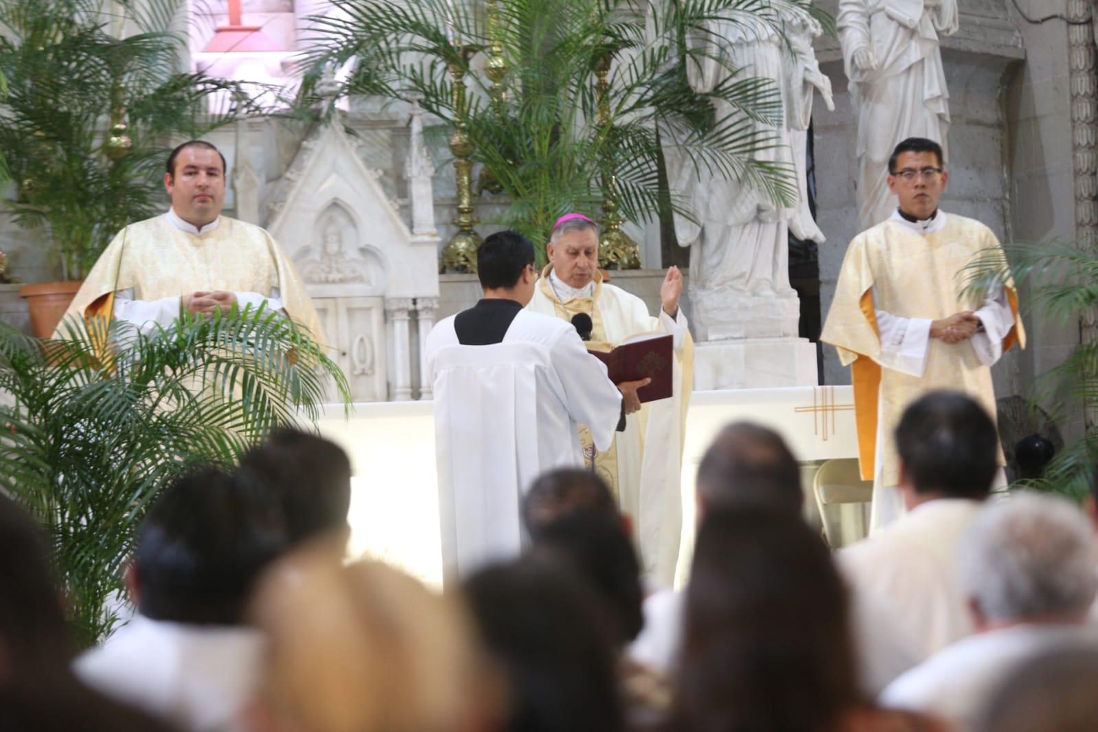$!Sacerdotes del sur de Sinaloa renuevan su compromiso en Misa Crismal