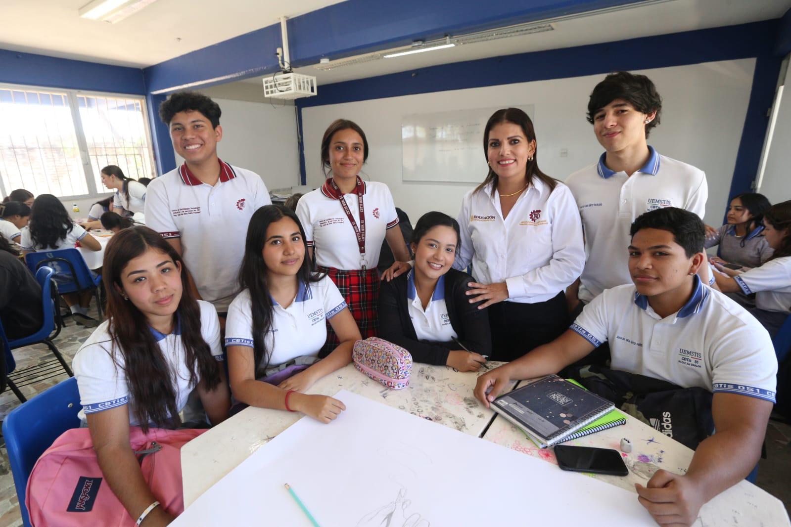 $!La maestra Conchita adapta su enseñanza a los jóvenes de hoy en día