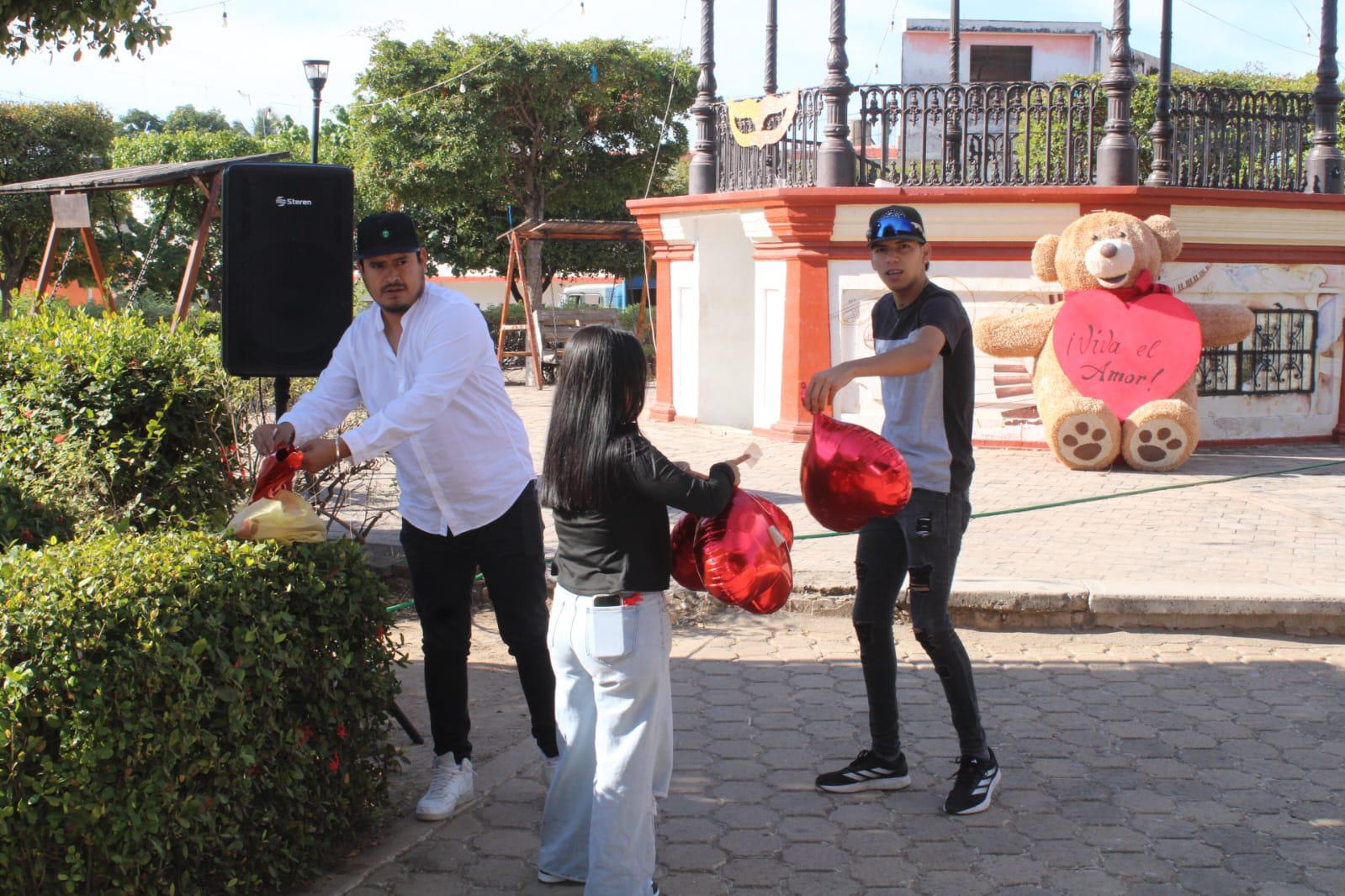 $!Convierten la plazuela Gabriel Leyva de El Rosario en sede de la celebración de San Valentín