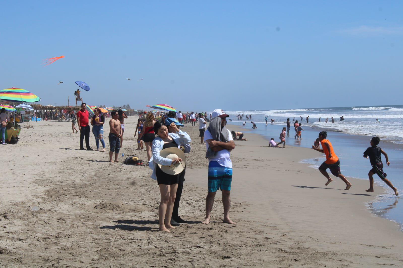 $!Reportan buena afluencia de visitantes a playas de Rosario