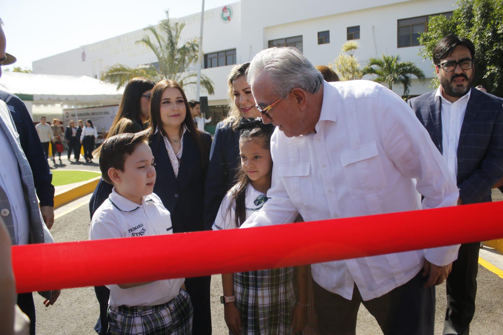 $!Inaugura Gobernador de Sinaloa circuito vial en primaria STASE, en Culiacán