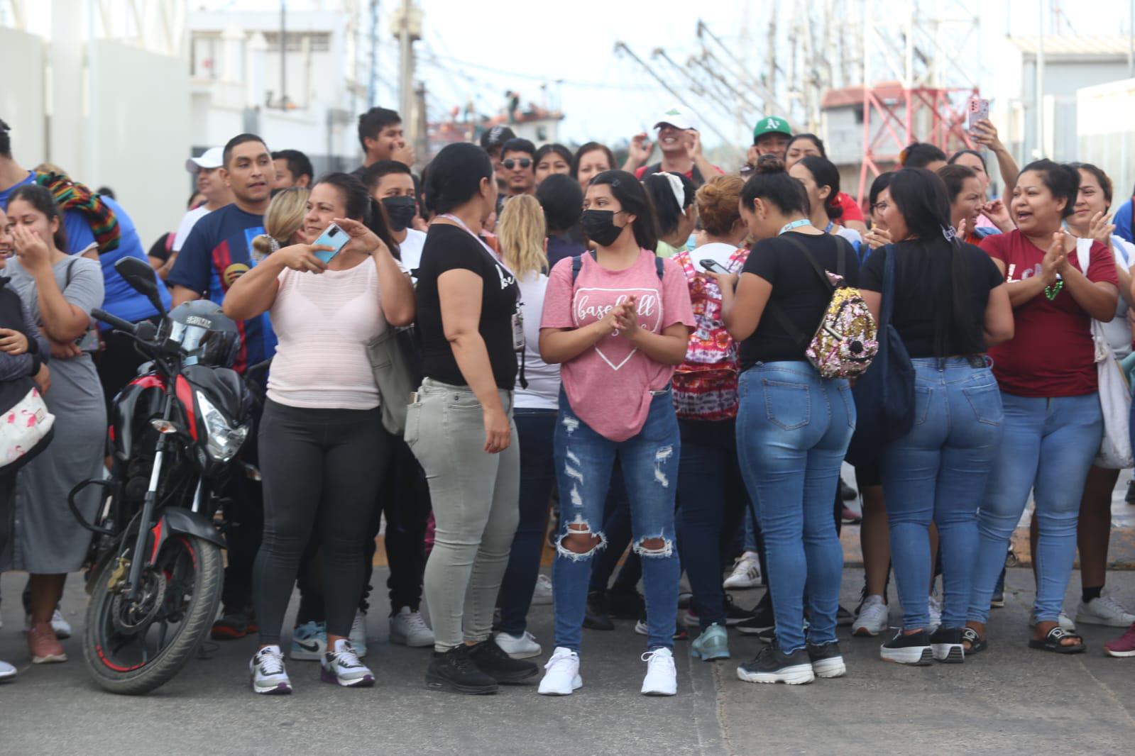 $!Protestan por utilidades trabajadores de atunera