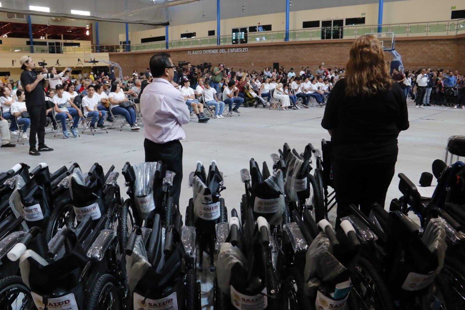 $!Entrega Gobierno de Sinaloa aparatos auditivos y apoyos de movilidad