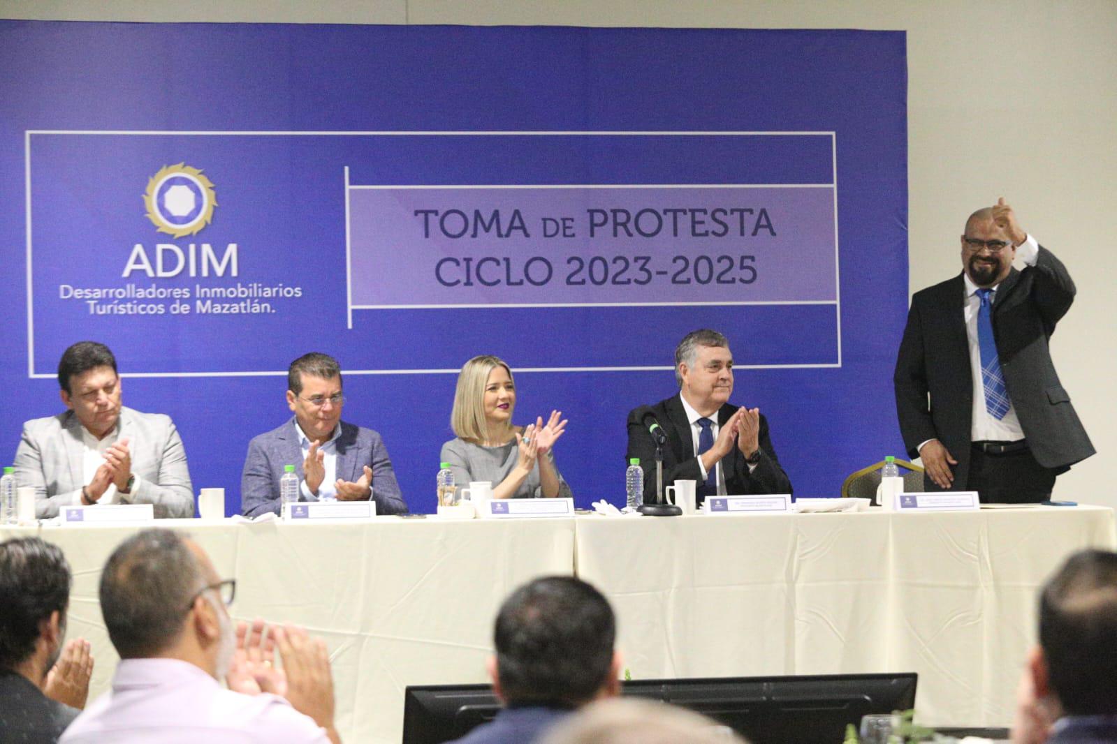 $!Rinde protesta nueva mesa directiva de ADIM en Mazatlán