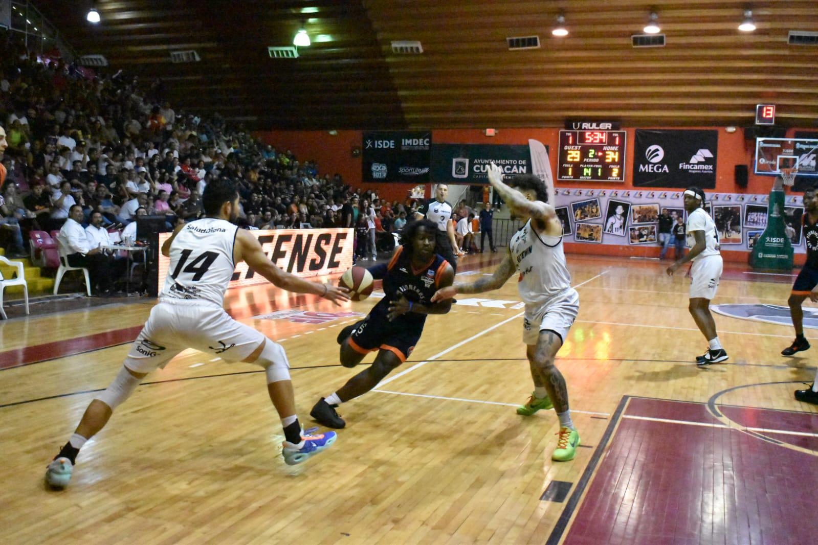 $!Caballeros de Culiacán pega primero en los playoffs