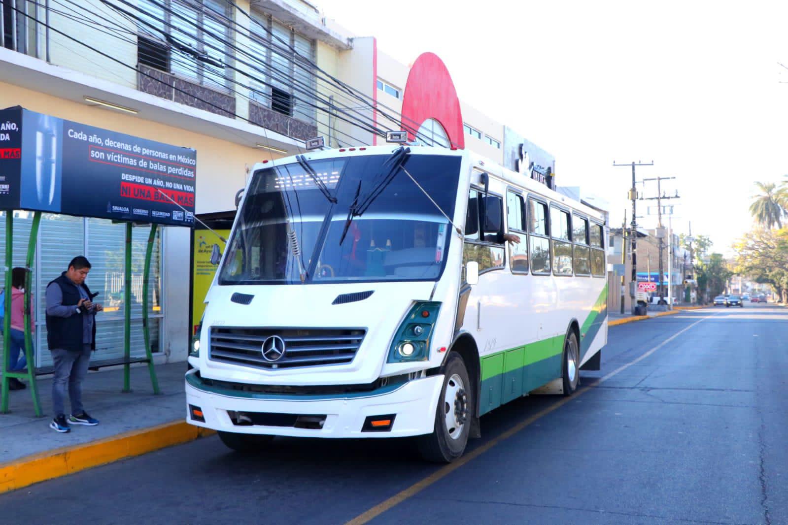 $!Apenas socializan, pero ya Tránsito aplica multas por estacionarse en carril preferencial