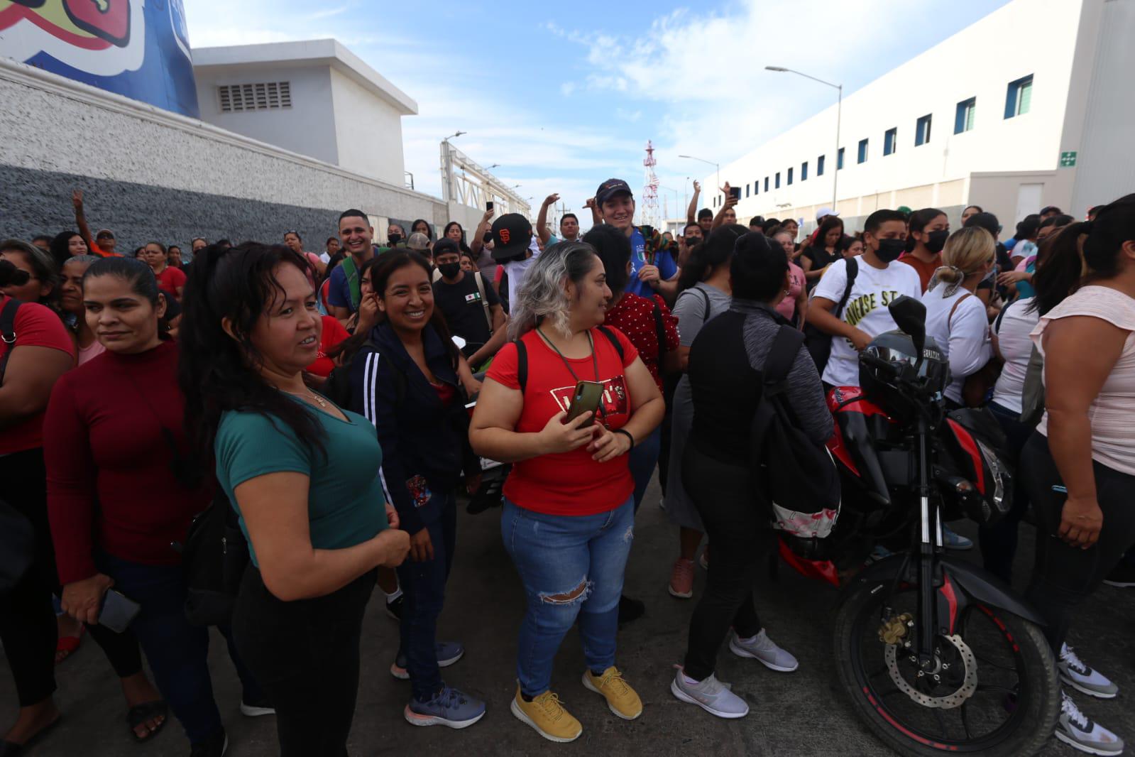 $!Protestan por utilidades trabajadores de atunera
