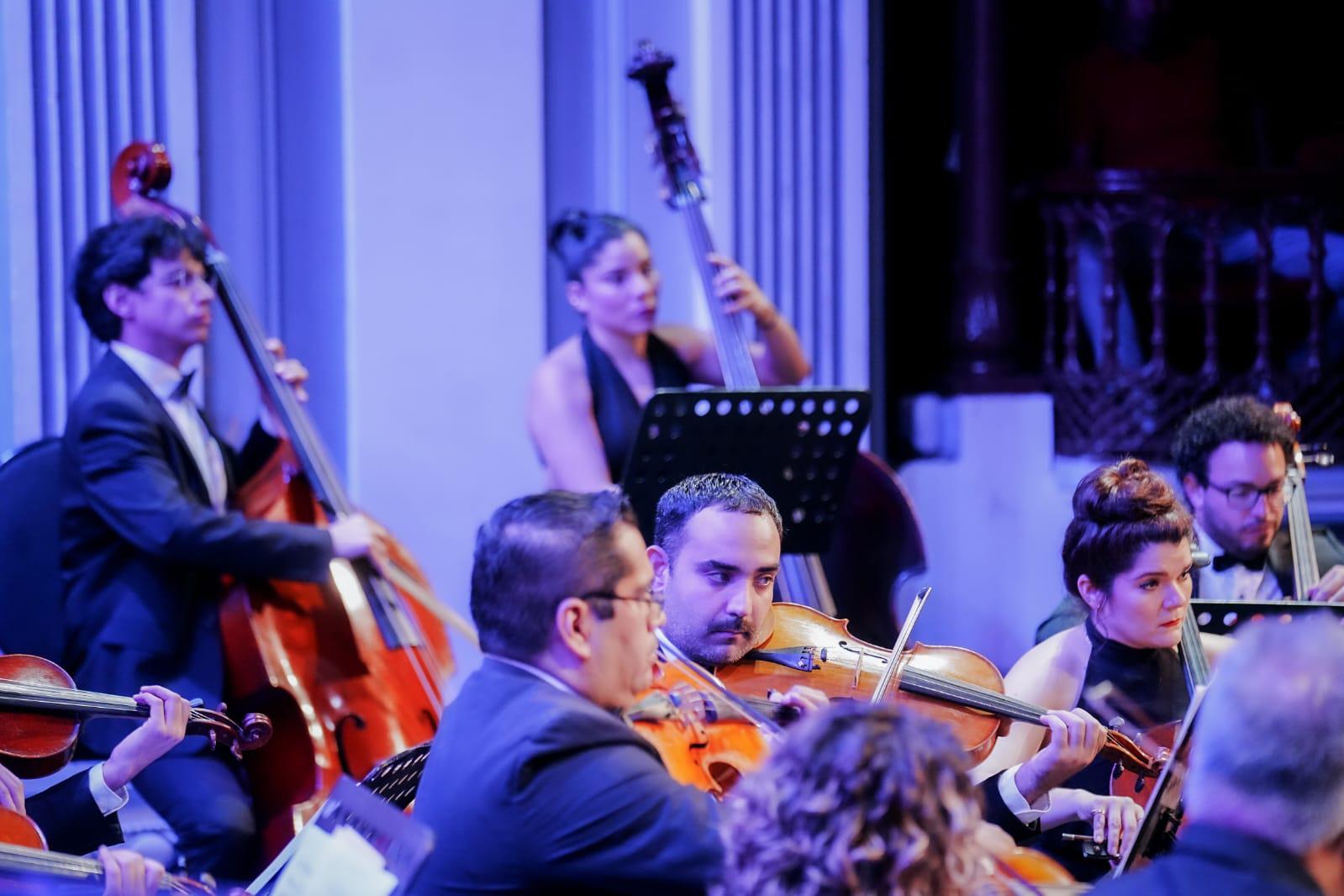 $!Cada sección de la Camerata Mazatlán se mostró comprometida con su interpretación.