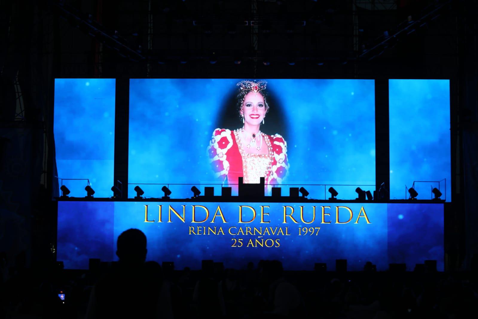 $!Carolina II recibe la corona como Reina del Carnaval de Mazatlán 2022