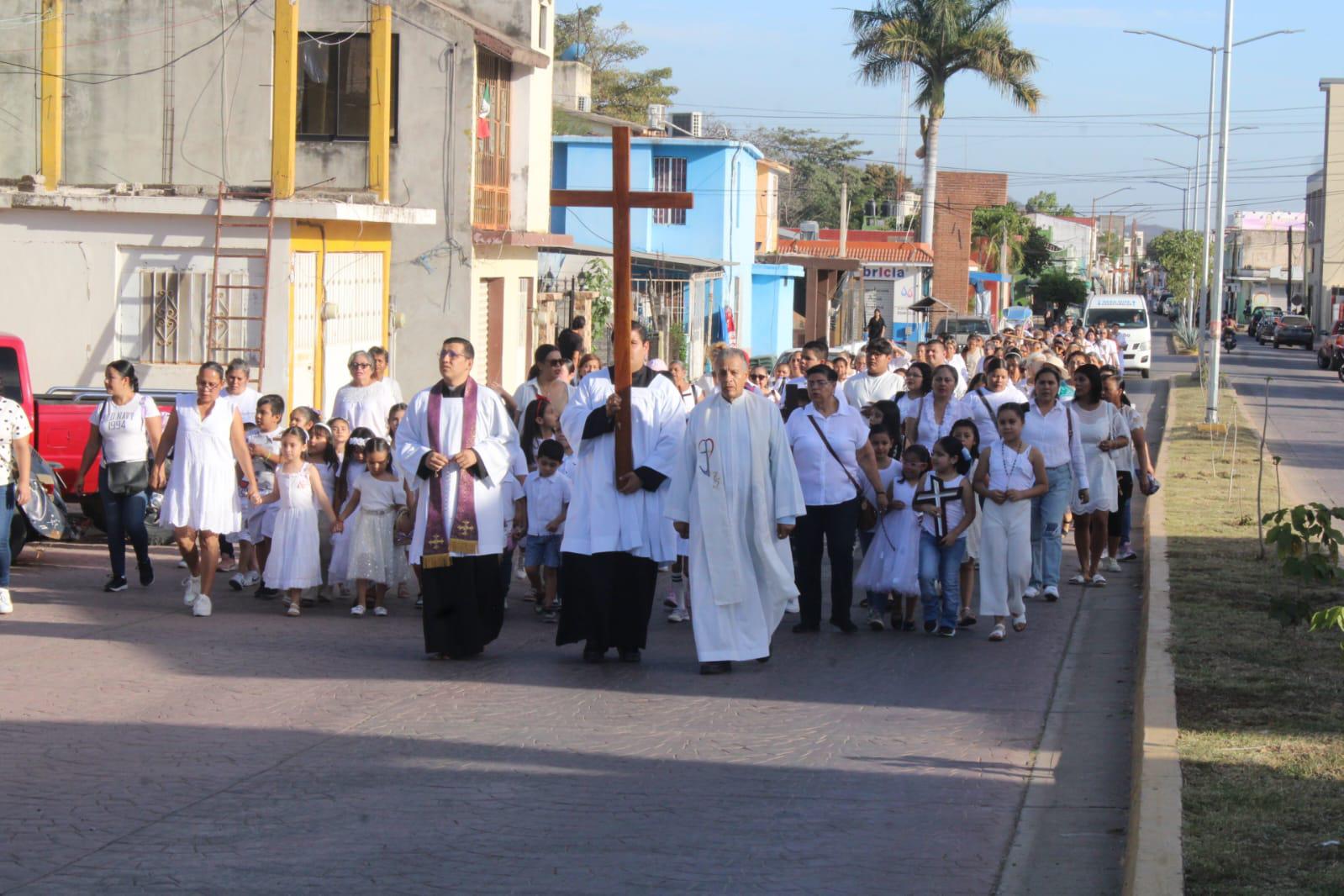 $!En Rosario fieles católicos realizan marcha penitencial y por la paz