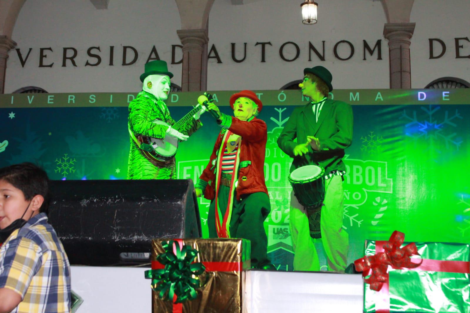 $!Llega la Navidad a la UAS con el tradicional Encendido del Árbol
