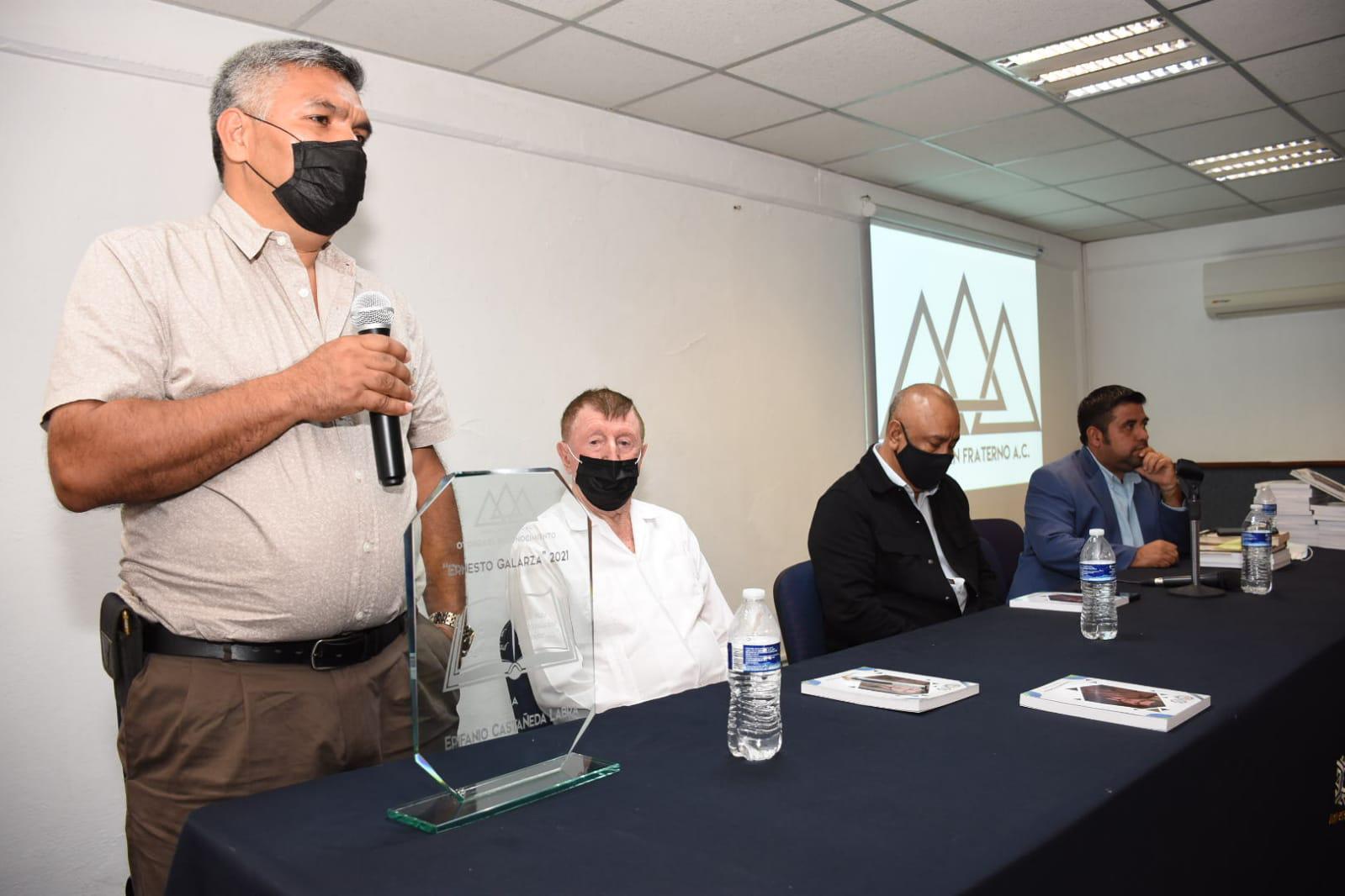 $!El doctor Epifanio Castañeda es premiado por su contribución a la medicina deportiva en Mazatlán