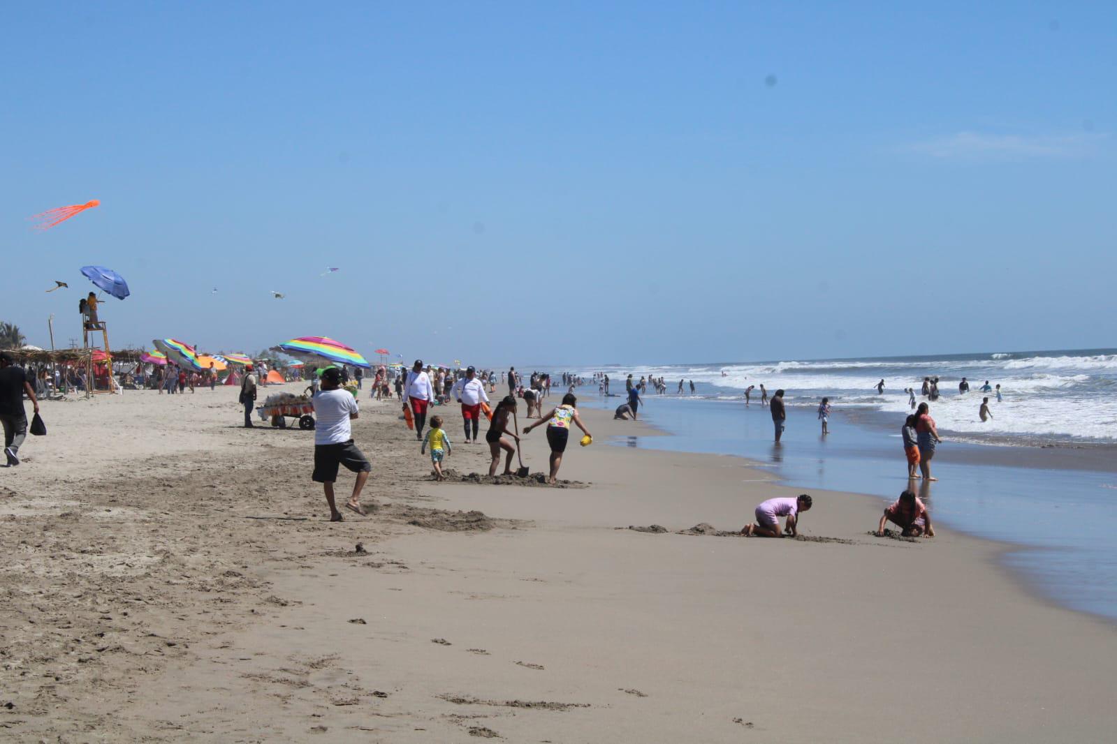 $!Reportan buena afluencia de visitantes a playas de Rosario