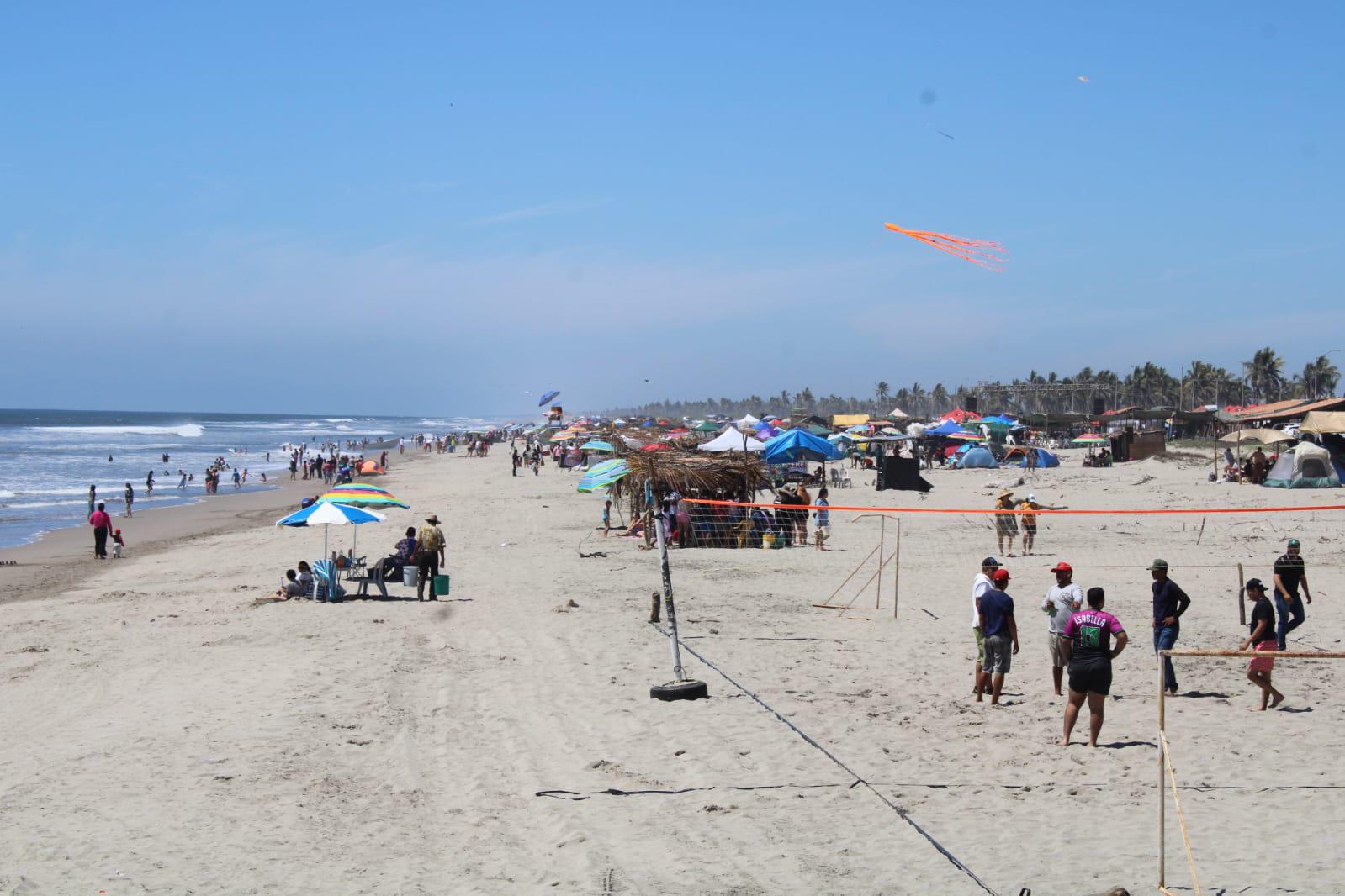 $!Reportan buena afluencia de visitantes a playas de Rosario