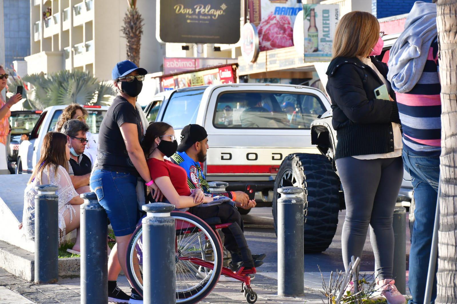 $!Semana de la Troca: Cientos de camionetas recorren el malecón de Mazatlán