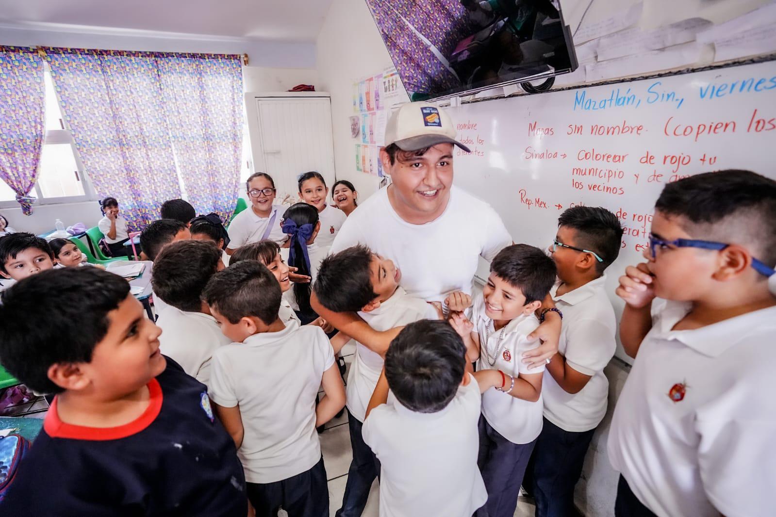 $!Personal del programa Cultura en Movimiento compartieron dinámicas con los estudiantes.