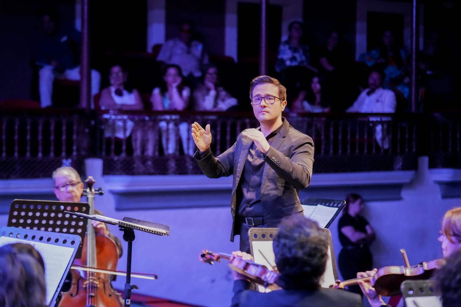 $!El maestro Sergio Freeman dirigió el concierto.