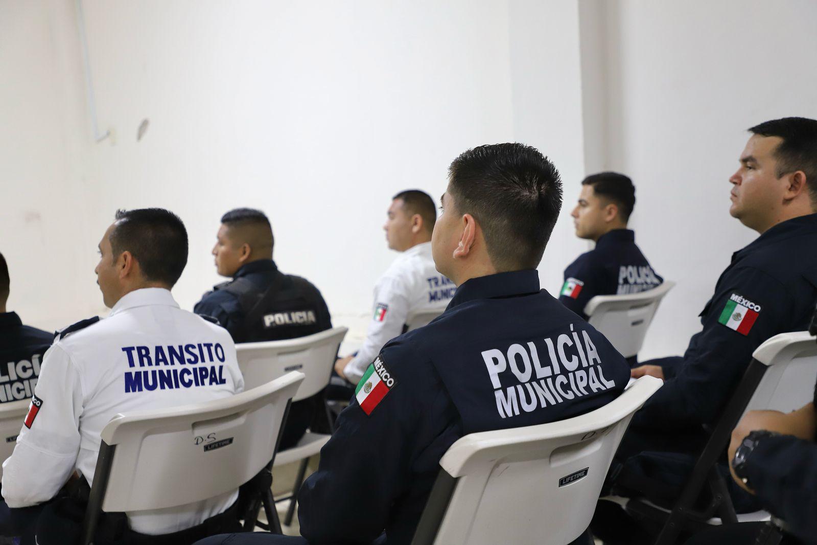 $!Entregan uniformes a policías y tránsitos de Elota
