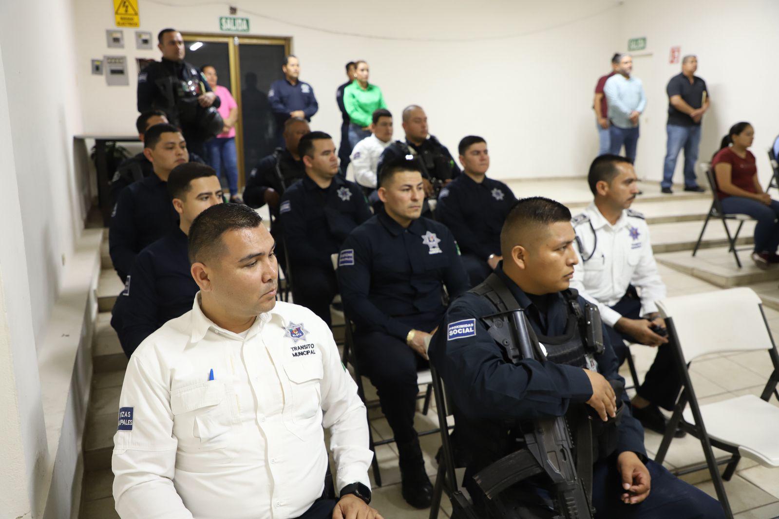 $!Entregan uniformes a policías y tránsitos de Elota