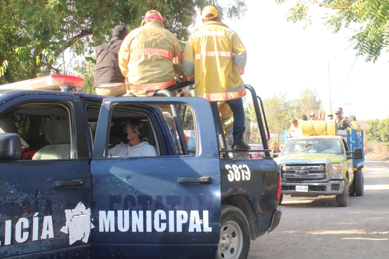 $!Brigadas de Protección Civil y voluntarios acuden al Yauco a combatir incendio forestal