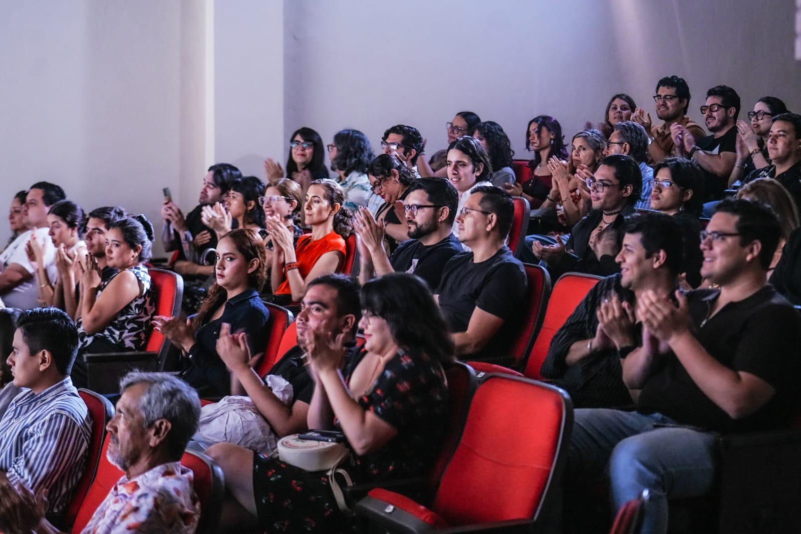 $!El público ovacionó a los músicos.