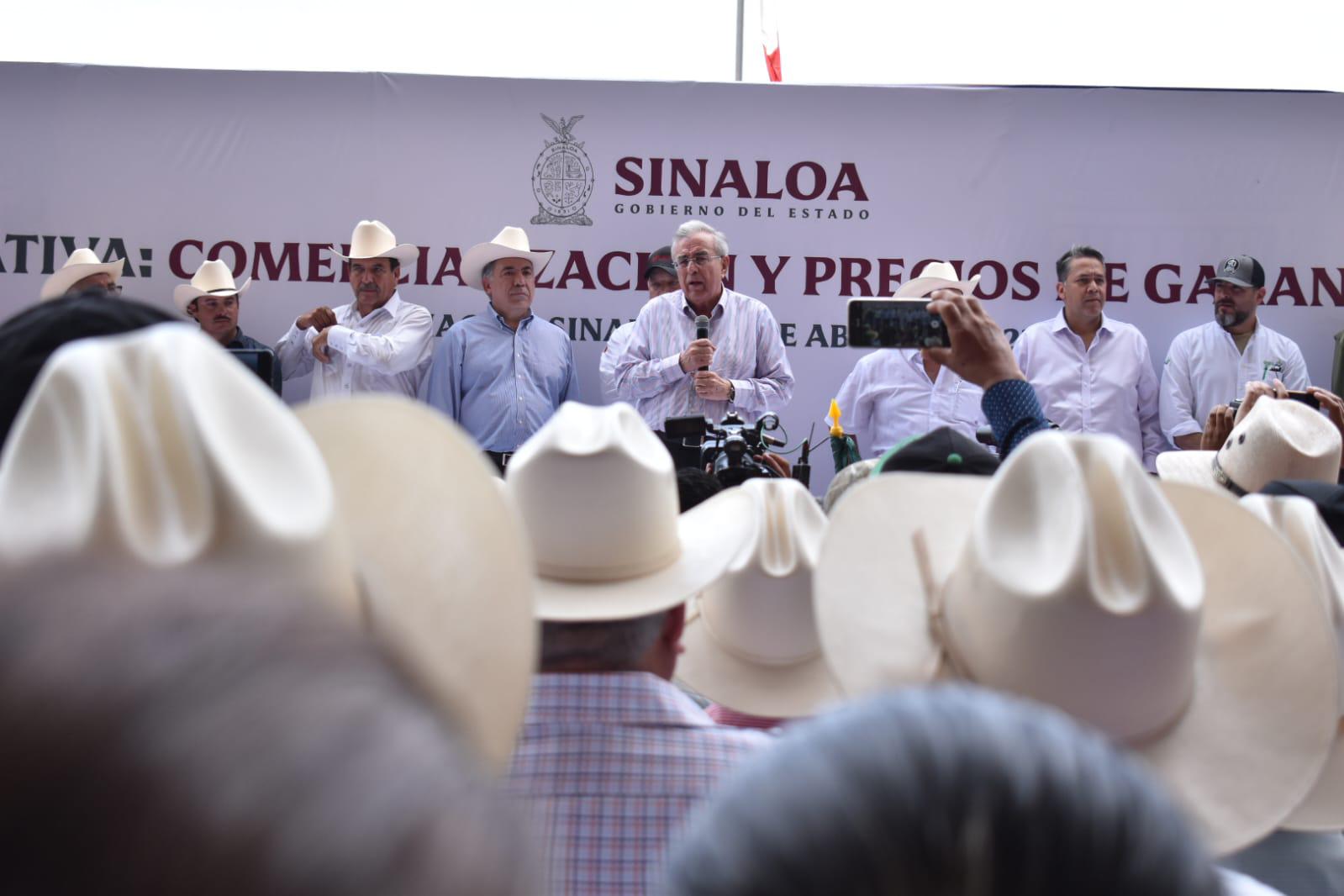 $!Rocha Moya atiende a agricultores; aún no logran el precio que piden