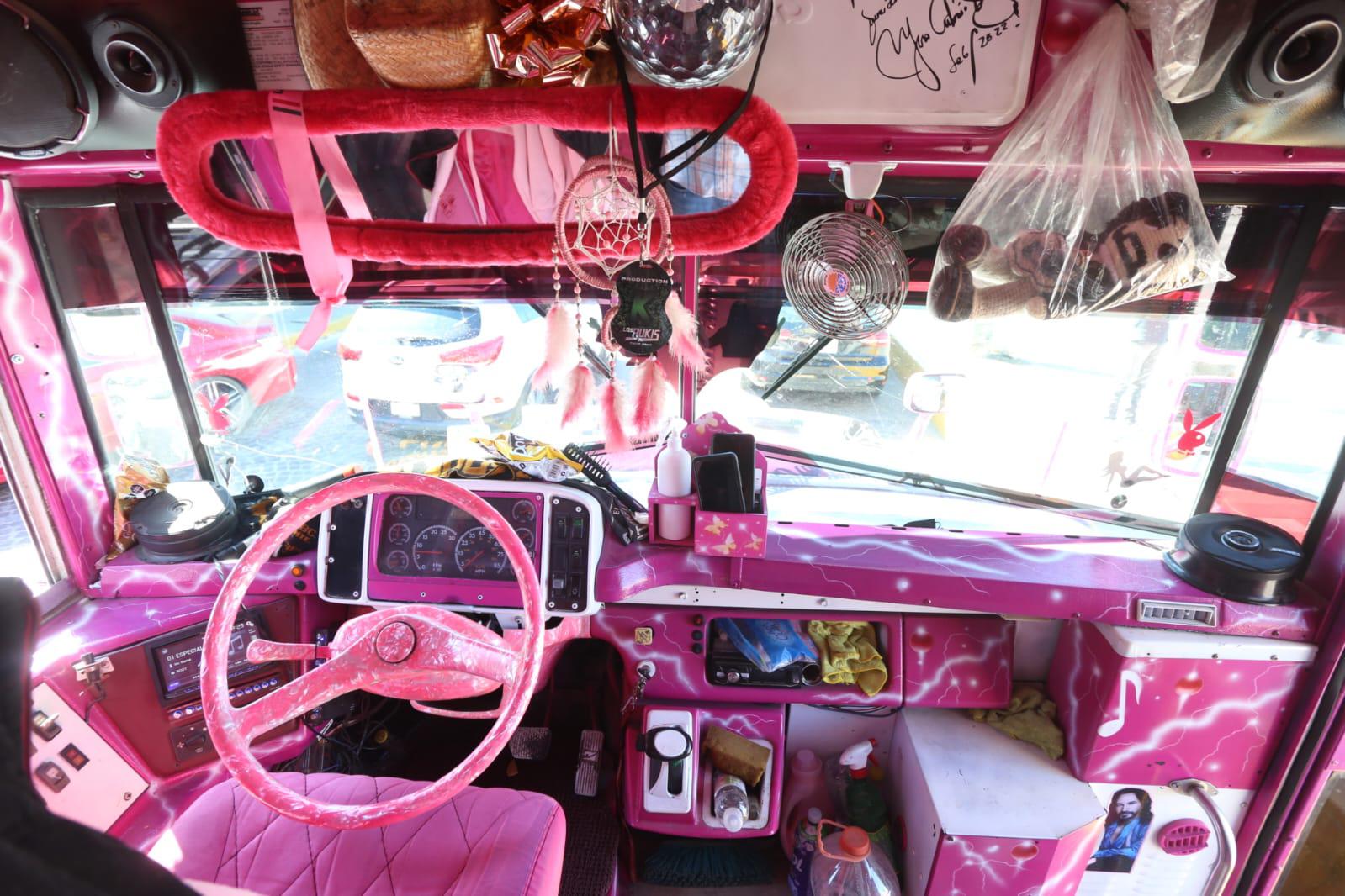 $!El ‘Bukybus’, con El Guapo Rosas, está de visita en Mazatlán