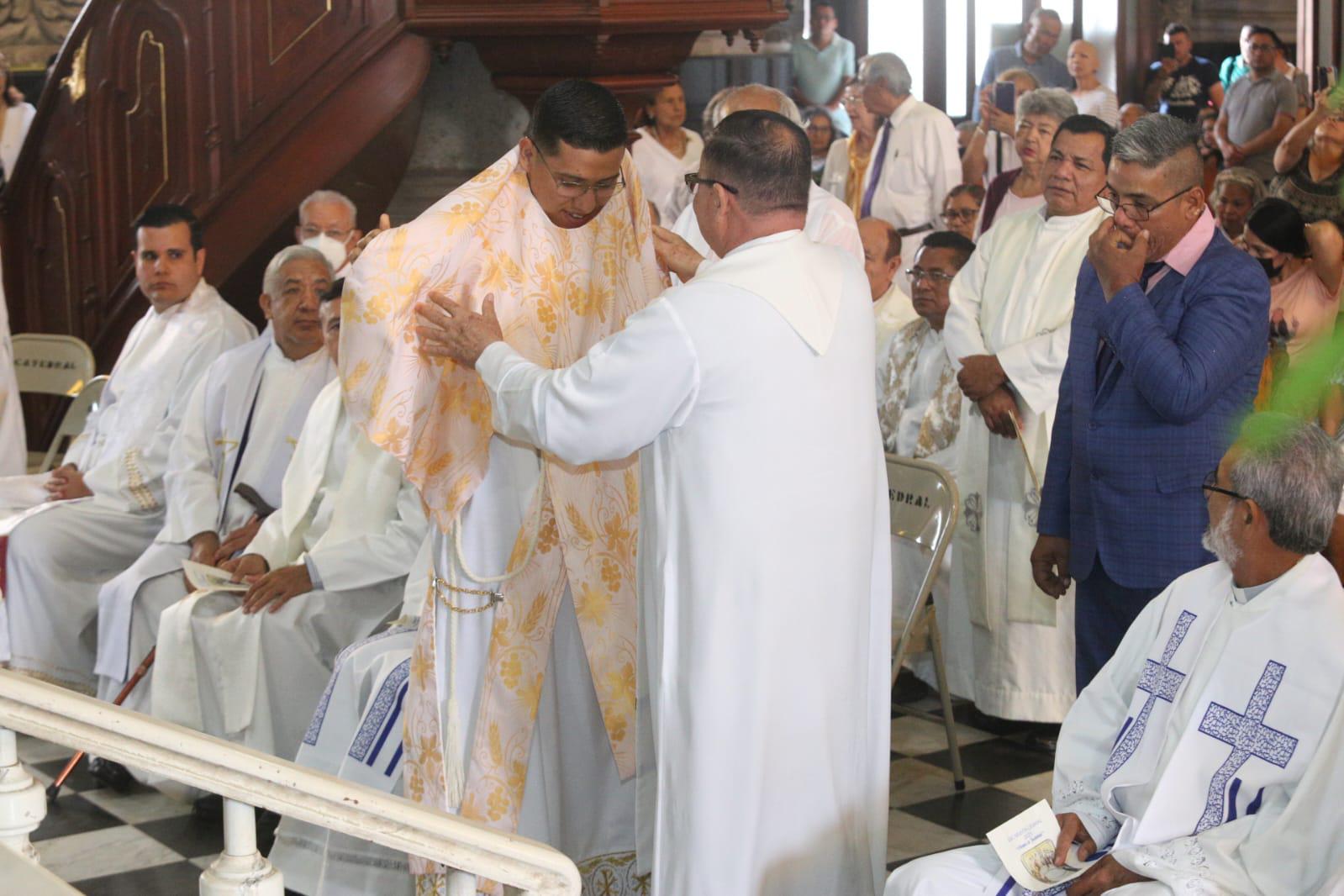 $!Sacerdotes del sur de Sinaloa renuevan su compromiso en Misa Crismal