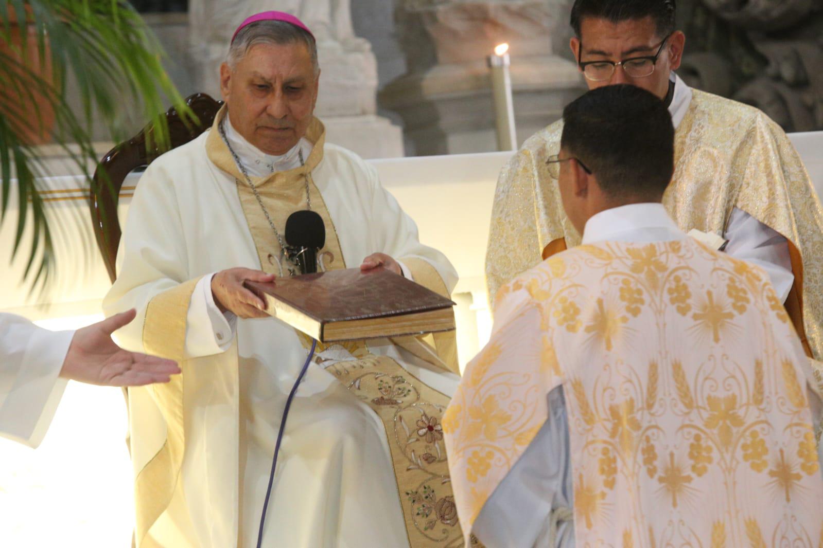 $!Sacerdotes del sur de Sinaloa renuevan su compromiso en Misa Crismal