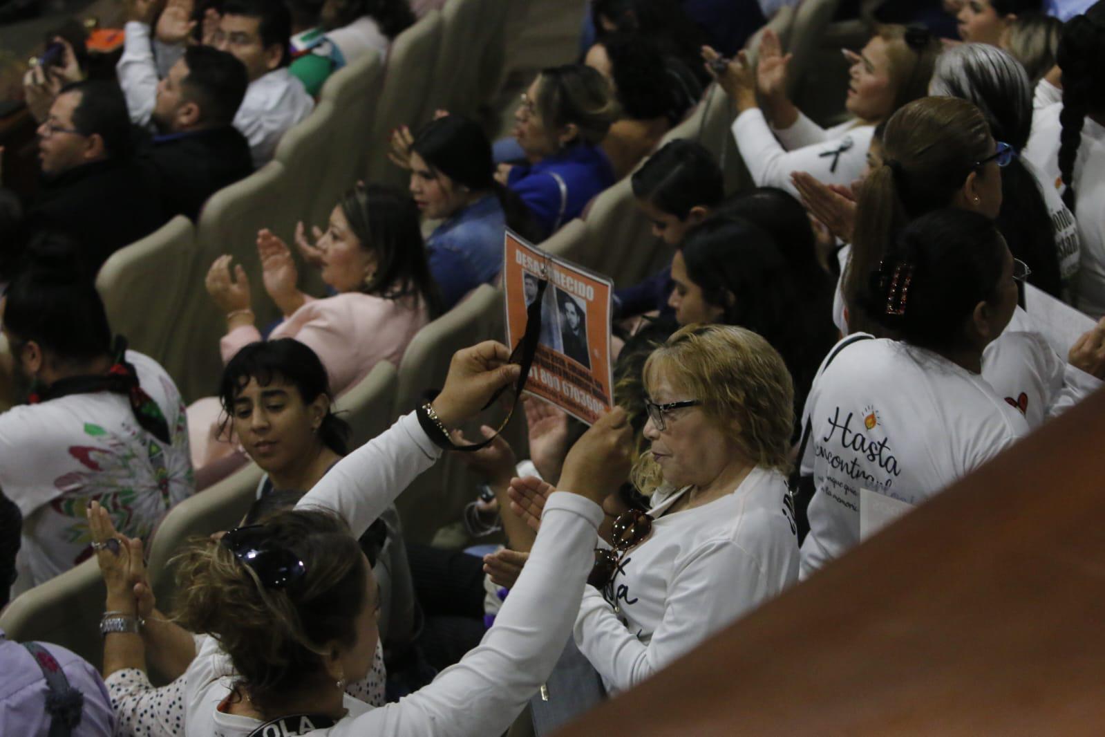 $!Distinguen a María Isabel Cruz por su lucha en la búsqueda de desaparecidos con premio Norma Corona Sapién