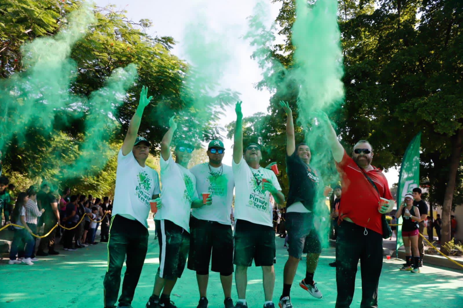 $!Diez mil personas se pintan de verde en carrera del Cobaes