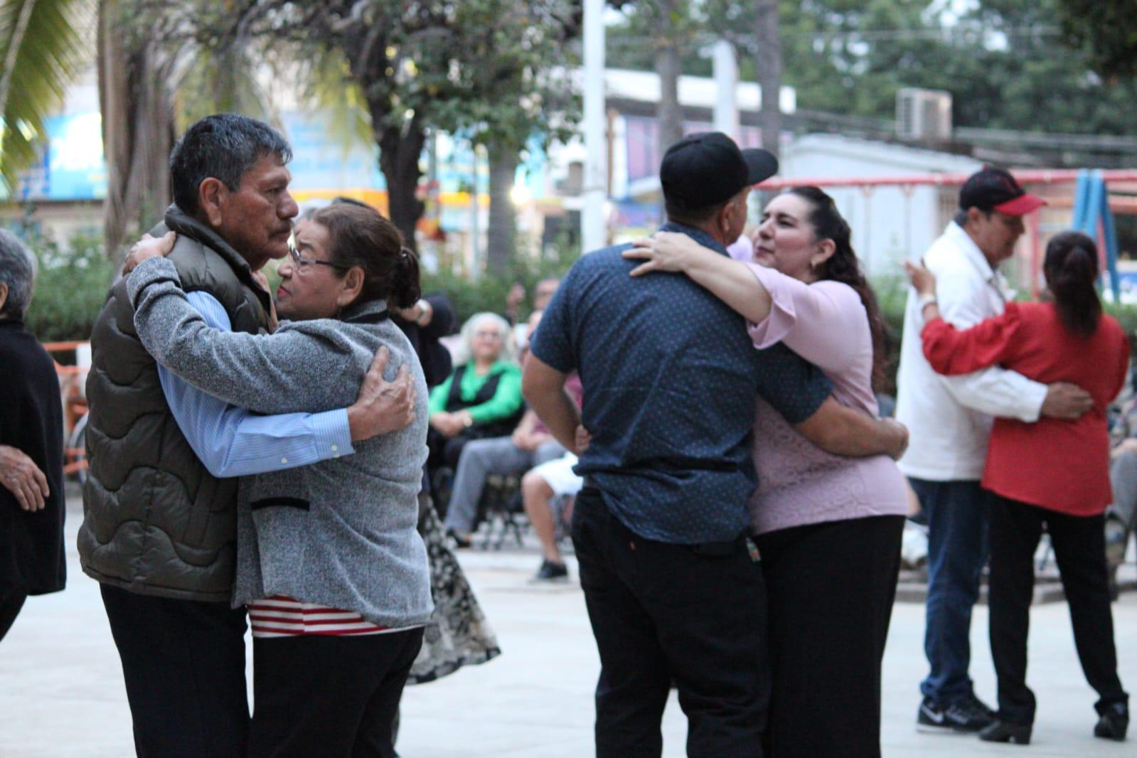 $!Grupos de amigos, matrimonios, familias, disfrutaron