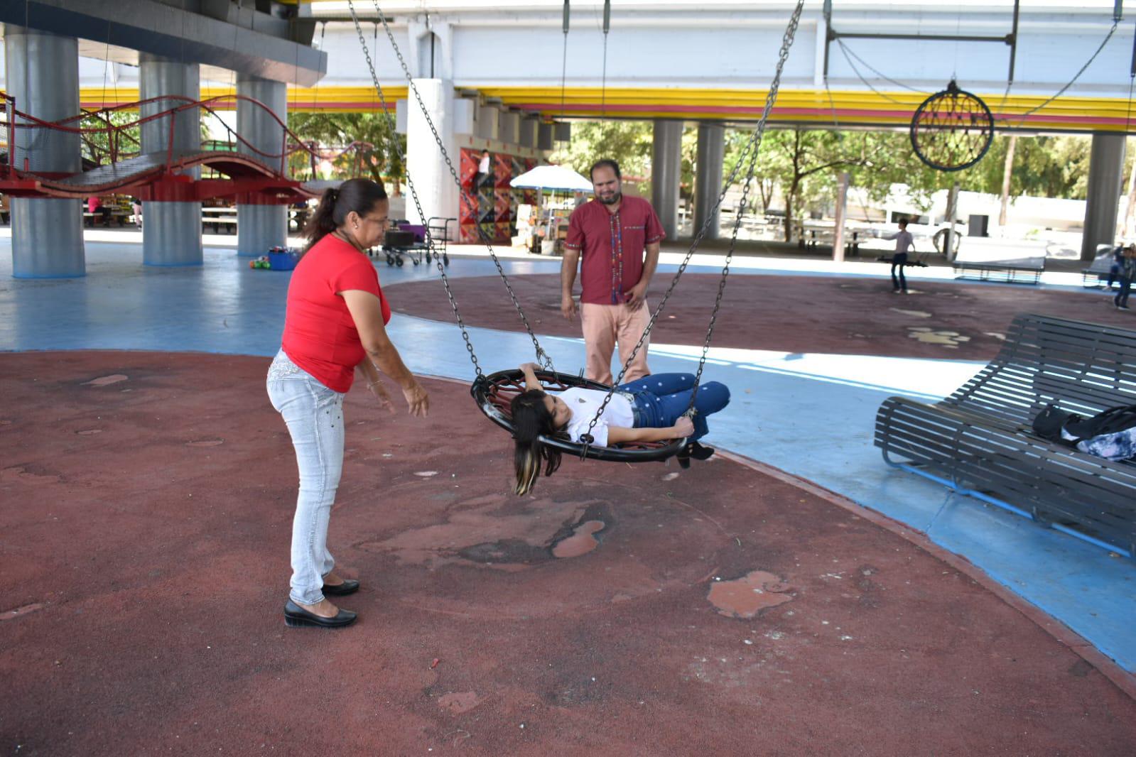 $!Familias disfrutan del domingo a orillas del Río Culiacán