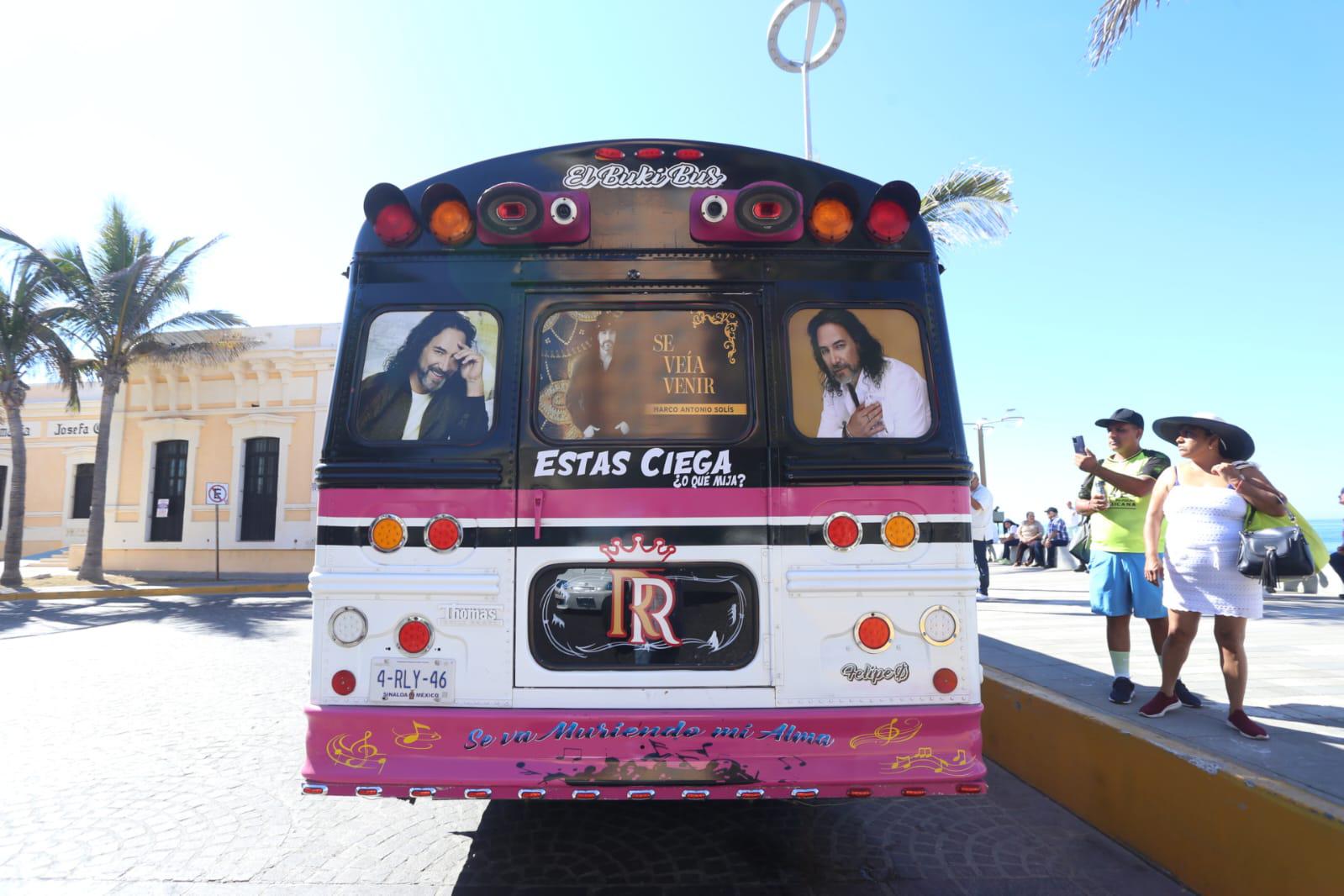 $!El ‘Bukybus’, con El Guapo Rosas, está de visita en Mazatlán