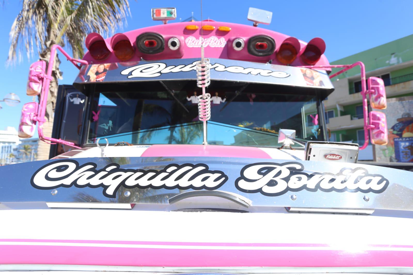 $!El ‘Bukybus’, con El Guapo Rosas, está de visita en Mazatlán